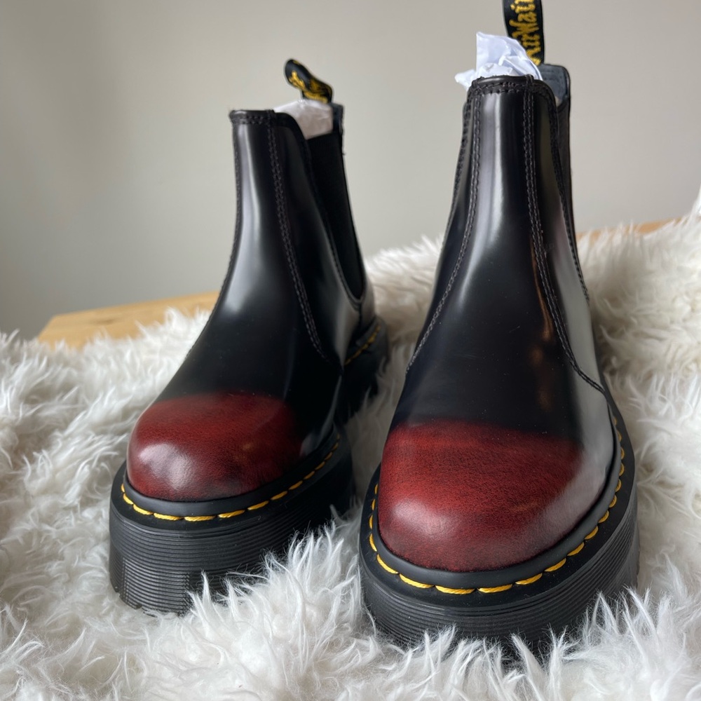 Dr. Martens- 2976
Arcadia Leather Platform Chelsea Boots